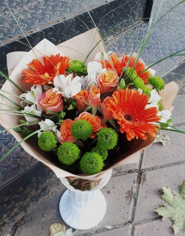 Букет цветов из: Герберы, Хризантемы, Альстромерии и Розы в Тарусе