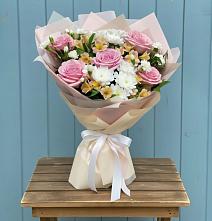 Букет цветов из:  Гвоздики, Орхидеи и Розы в Тарусе