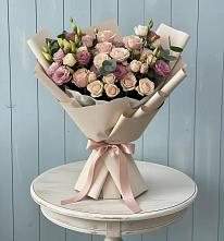Букет цветов из:  Розы и Лизиантусы в Тарусе