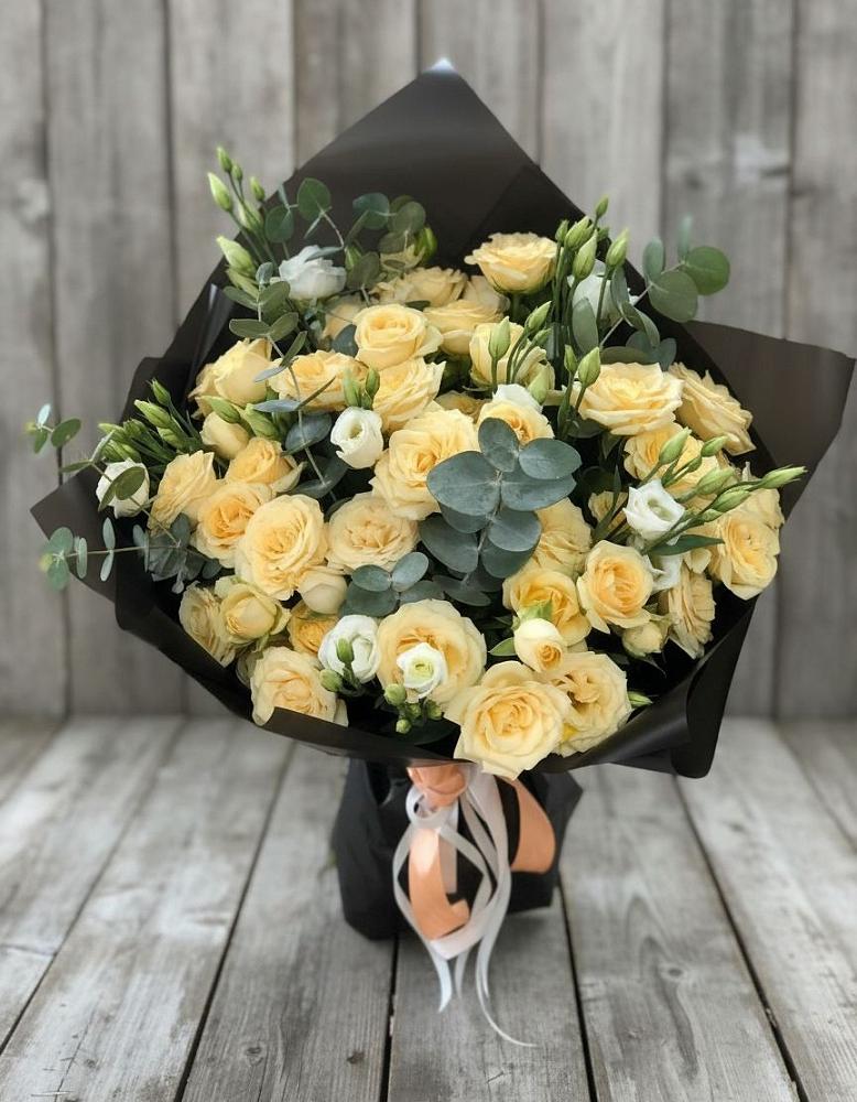 Букет цветов из: Розы и Лизиантусы в Тарусе