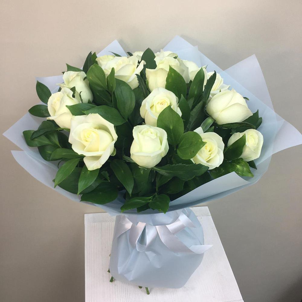 Букет 15 Белых роз Проуд в Тарусе