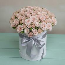 Цветочная композиция из Розы в шляпной коробке в Тарусе