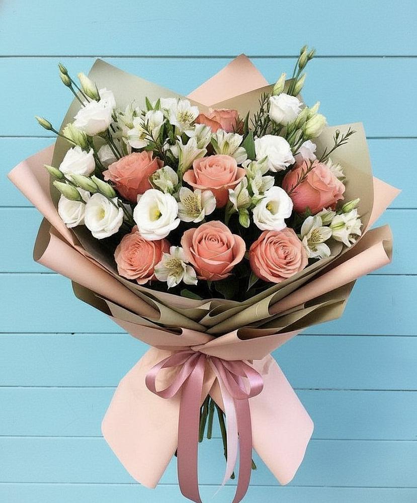 Букет цветов из: Розы, Альстромерии и Лизиантусы в Тарусе