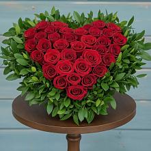 Цветочная композиция из Розы в виде сердца в Тарусе