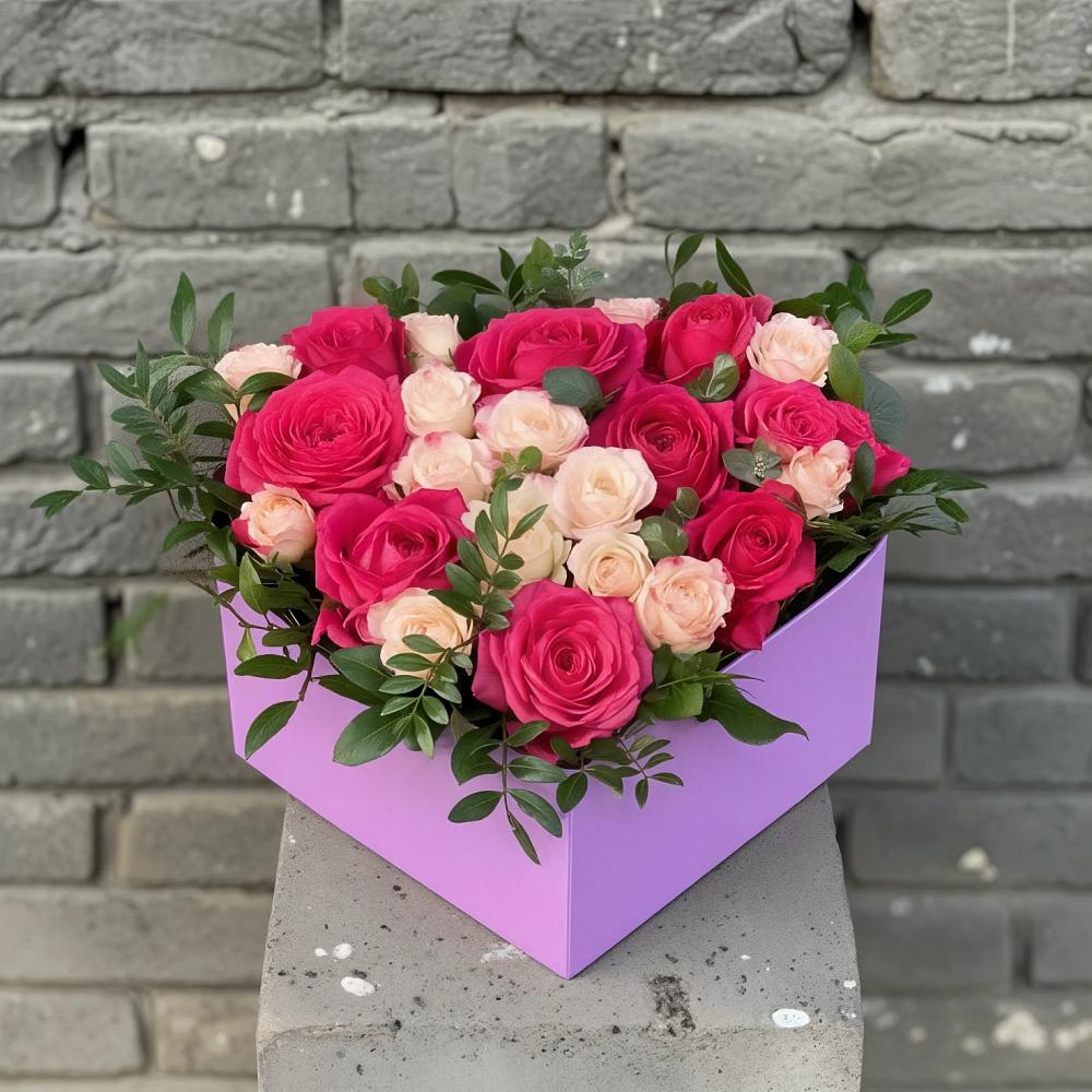 Цветочная композиция из Розы в коробке в Тарусе
