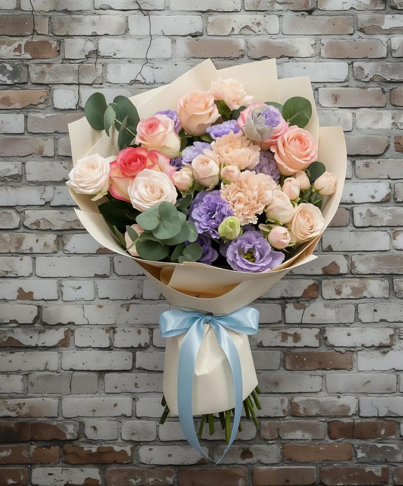 Букет цветов из: Розы, Лизиантусы и Гвоздики в Тарусе