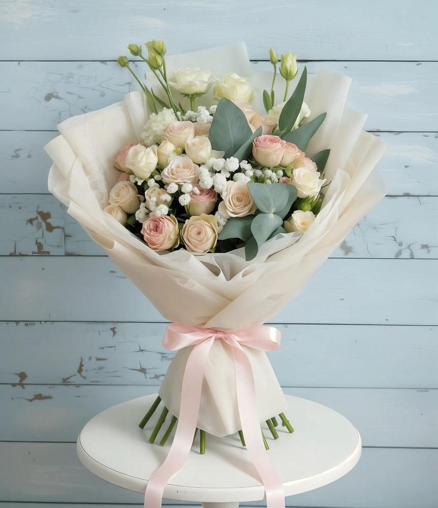 Букет цветов из: Розы и Лизиантусы в Тарусе