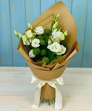 Букет цветов из:  Хризантемы и Лизиантусы в Тарусе