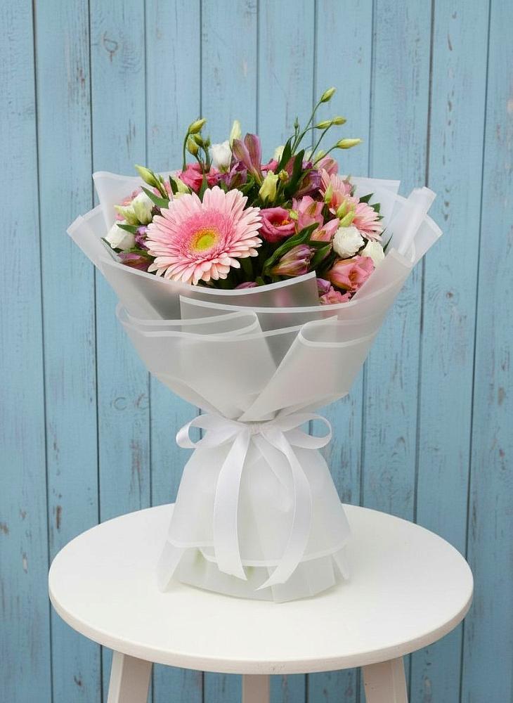 Букет цветов из: Герберы, Альстромерии и Лизиантусы в Тарусе