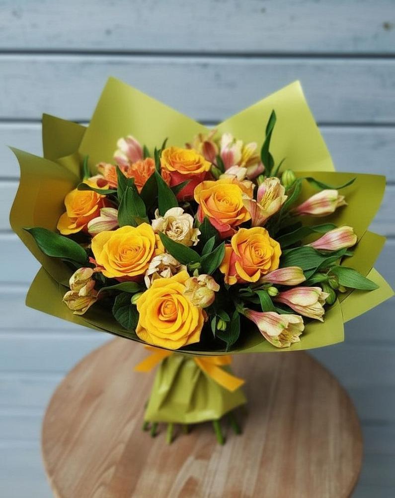 Букет цветов из: Альстромерии и Розы в Тарусе
