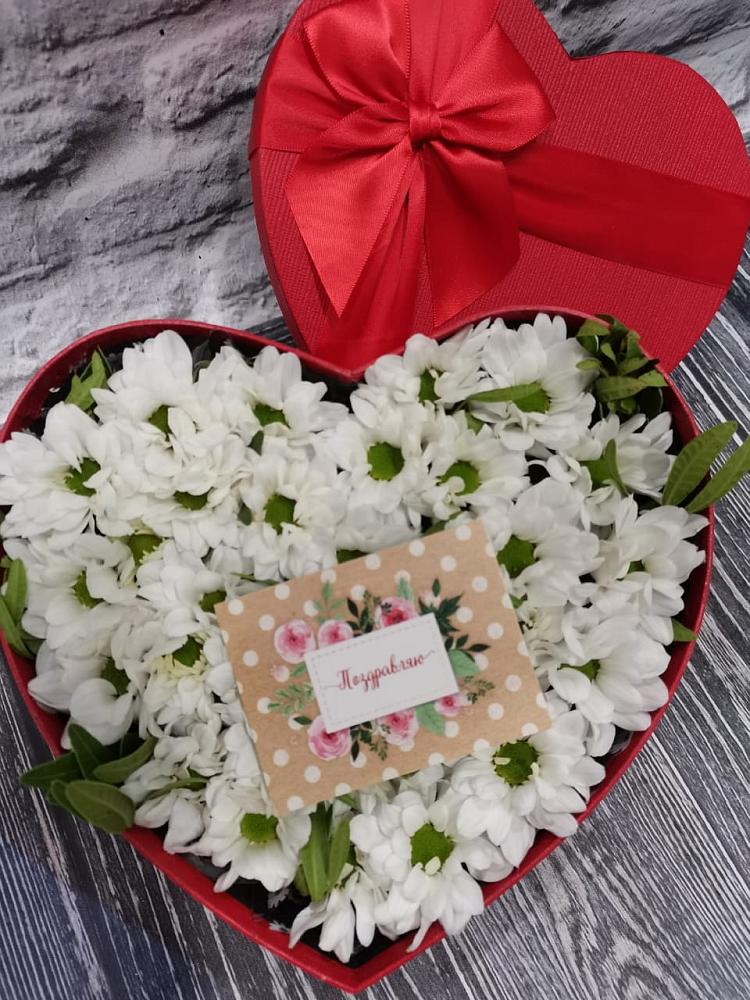 Цветочная композиция из Хризантемы в виде сердца в Тарусе