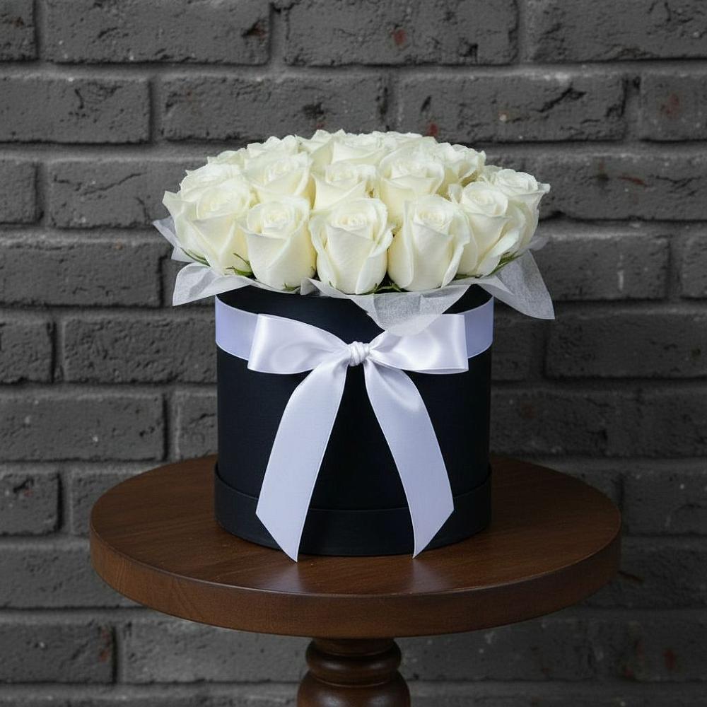 Цветочная композиция из Розы в шляпной коробке в Тарусе