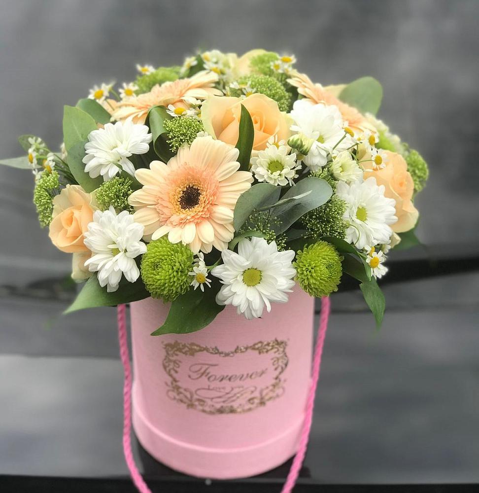 Цветочная композиция из Розы, Герберы и Хризантемы в шляпной коробке в Тарусе