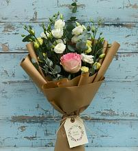 Букет цветов из:  Розы и Лизиантусы в Тарусе