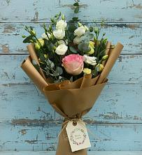 Букет цветов из:  Розы и Лизиантусы в Тарусе