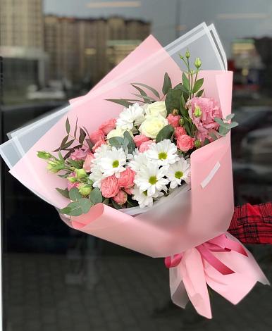 Букет цветов из: Розы, Лизиантусы и Хризантемы в Тарусе