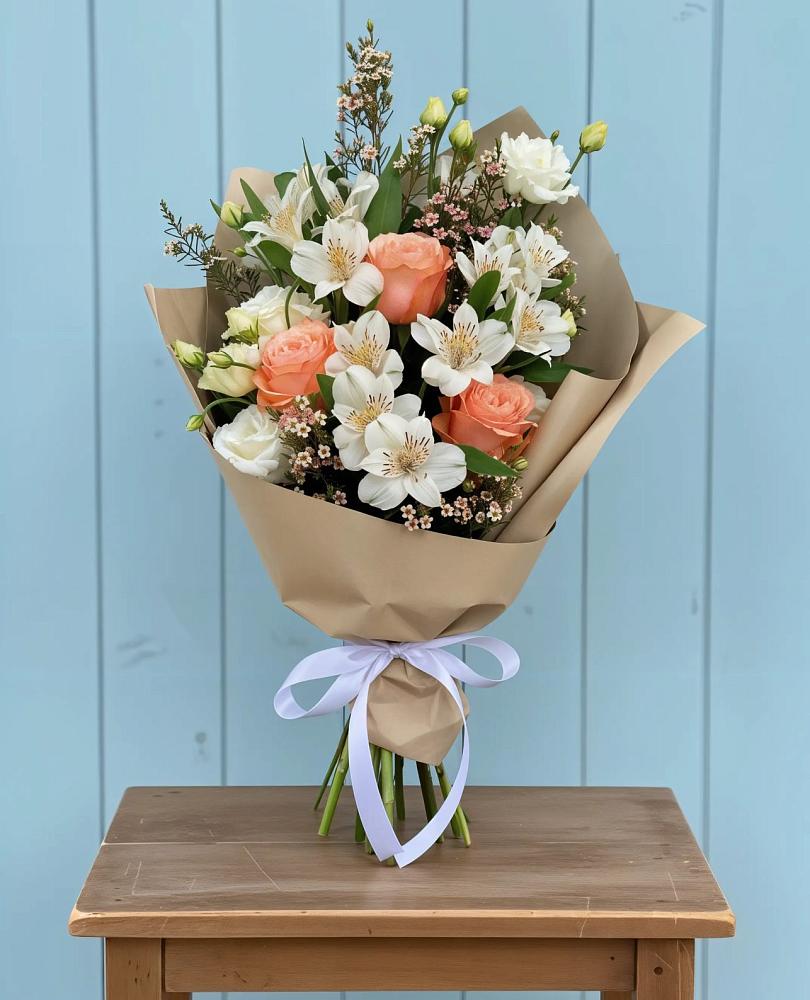 Букет цветов из: Альстромерии, Лизиантусы, Розы и Хризантемы в Тарусе