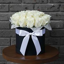 Цветочная композиция из Розы в шляпной коробке в Тарусе